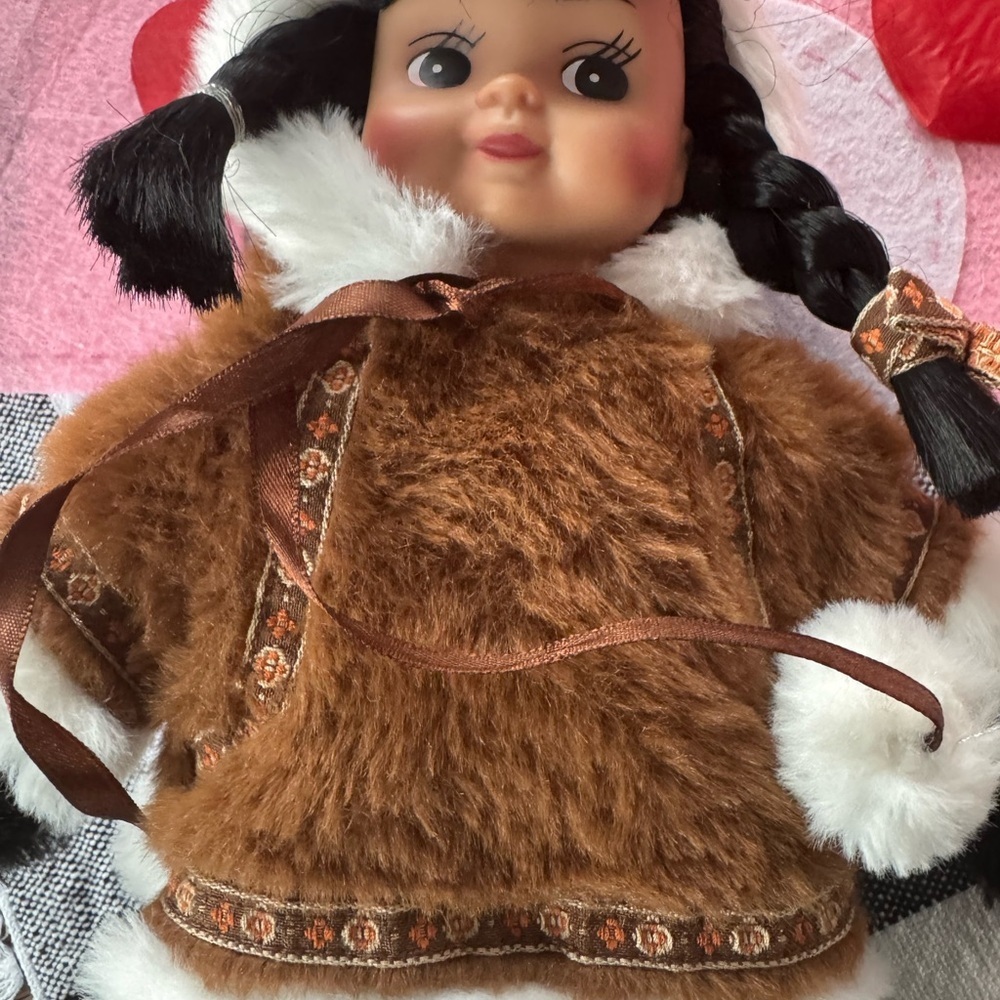 Brown and White Action Figure with Distinctive Features - Picture 4 of 7